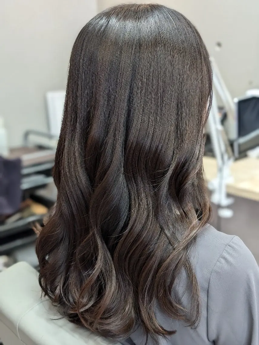 カット＋艶カラー（リタッチ）＋ihairトリートメント《超音波アイロン》の写真