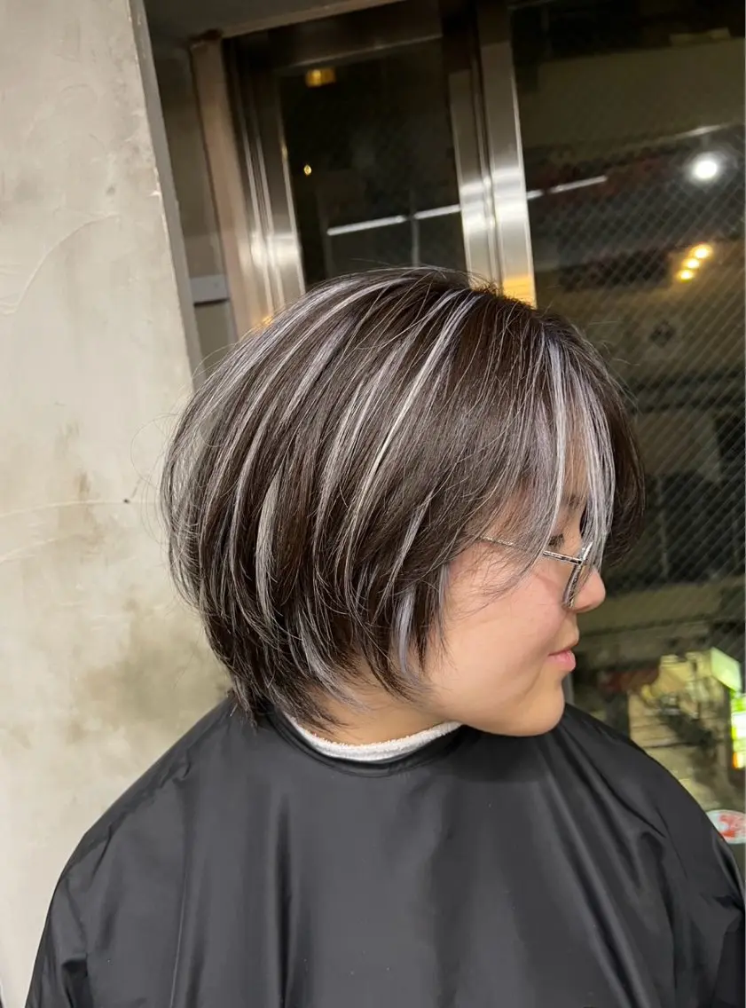 ショート カラー ダークグレー ダークグレージュ グレージュ ハイライトカラー ハイライト カット ヘアカラー トリートメント 指名数No.1 /NAOYAのヘアスタイル