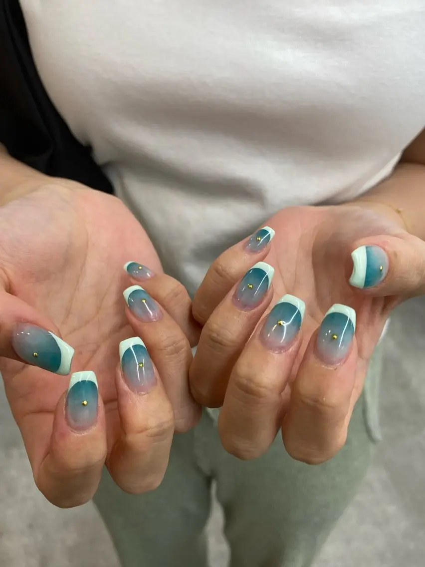 ネイル フレンチネイル ストーンネイル REINA ルレイル心斎橋のネイルデザイン