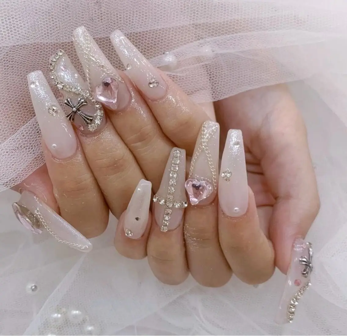 ネイル フレンチネイル キラキラネイル マグネットネイル ミラーネイル ニュアンスネイル ハンドネイル Tira Nailのネイルデザイン