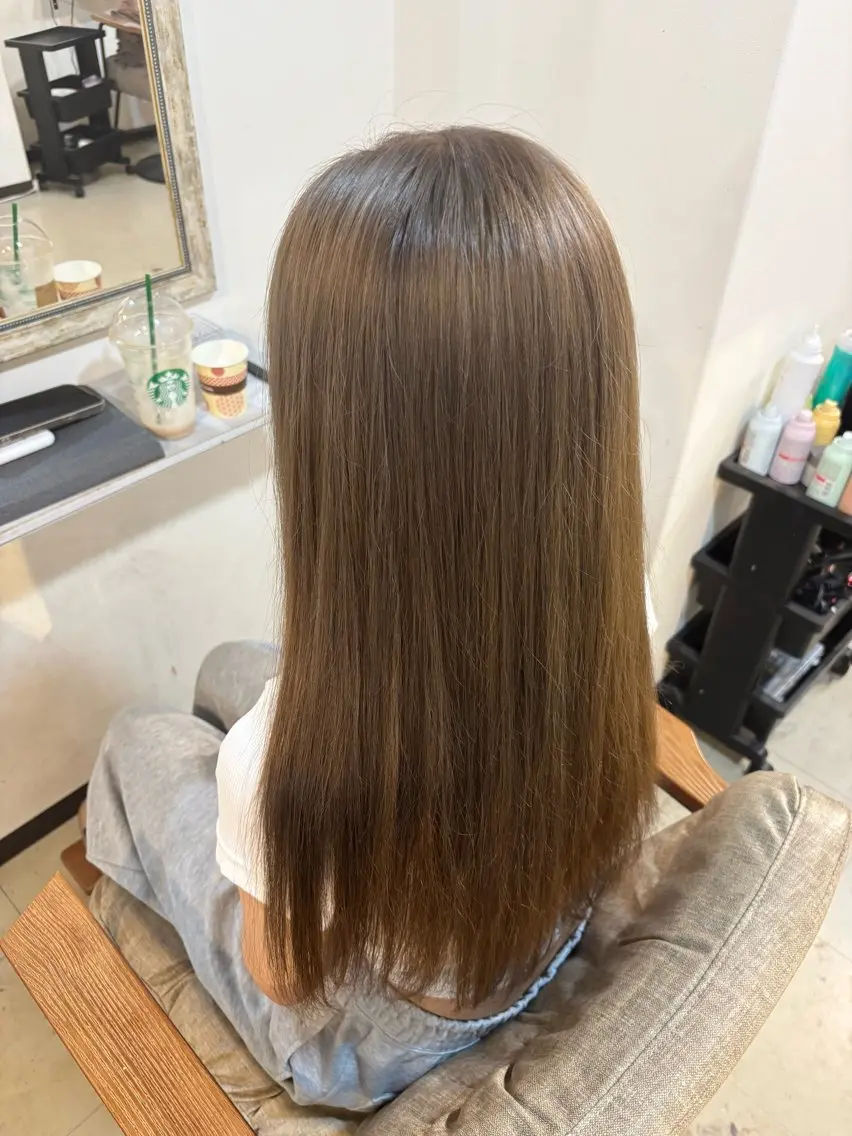 ロング カラー ベージュカラー ヘアカラー 山本なつみ/透明感 /レイヤー/ブリーチのヘアスタイル