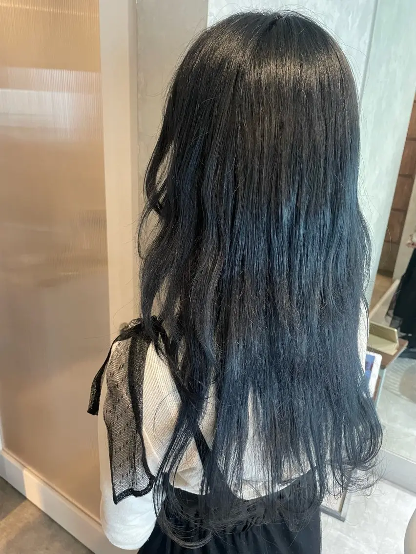 ロング カラー 岩渕 春菜のヘアスタイル