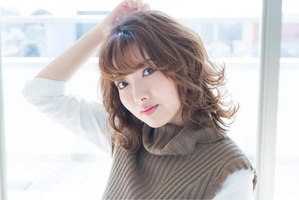 ミディアム カラー ウルフカット 小野 和摩のヘアスタイル