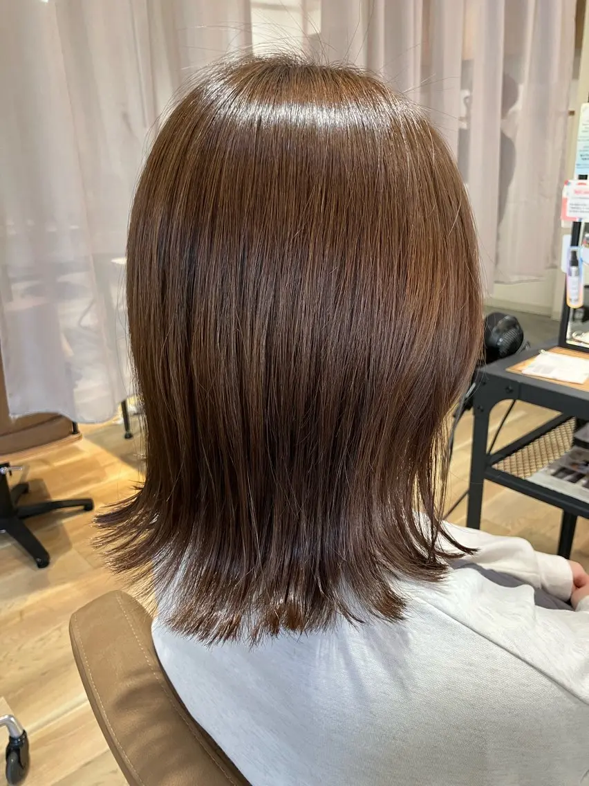 ミディアム ボブ 外ハネヘア 横山 麻衣子のヘアスタイル