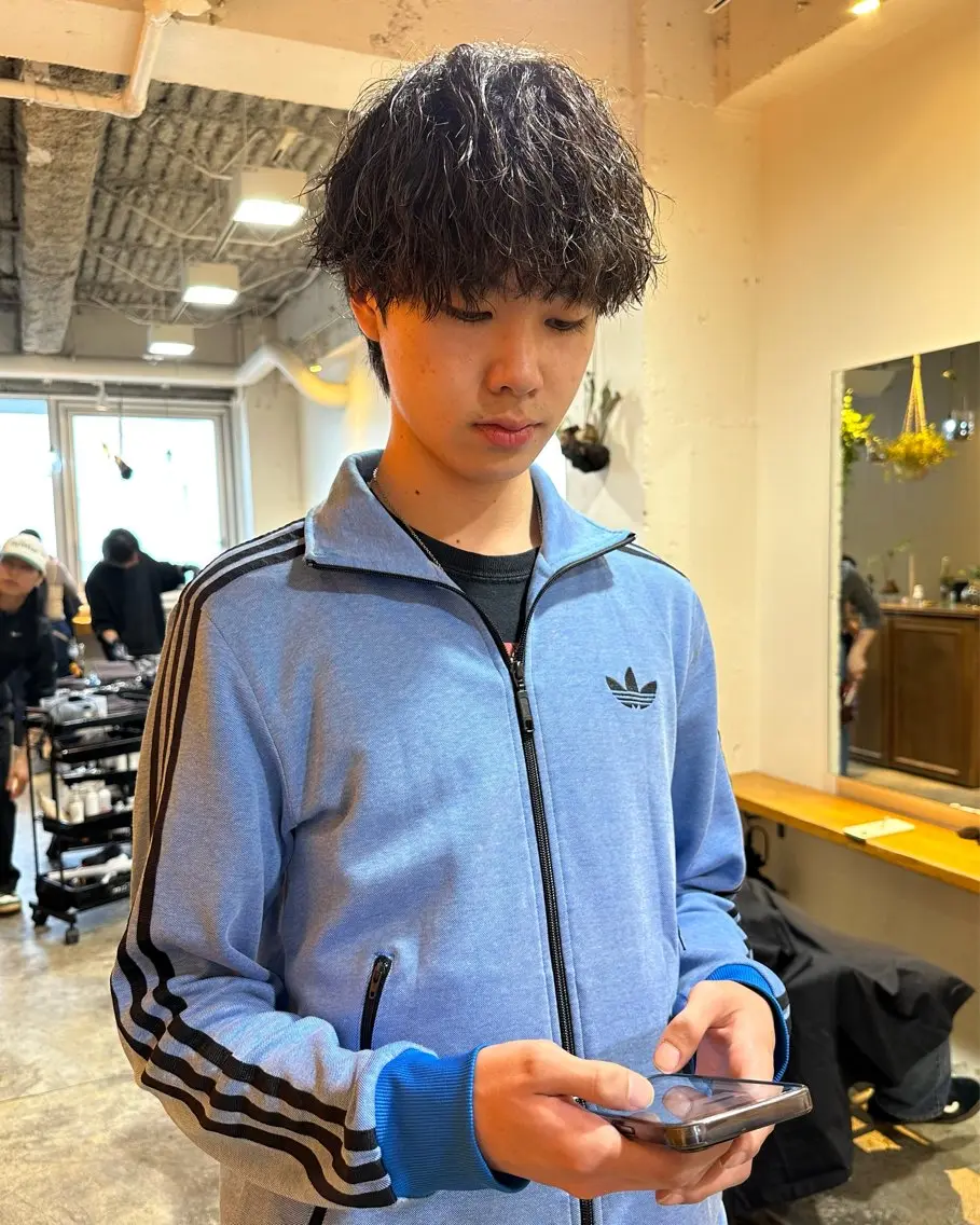 ミディアム パーマ メンズ グランジヘア 無造作ヘアHYUGAのヘアスタイル