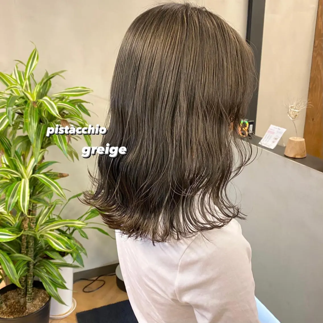ミディアム カラー パーマ ヘアアレンジ メンズ キッズ ネイル マツエク・マツパ グレージュ ピスタチオネイル 前川 朋香のヘアスタイル