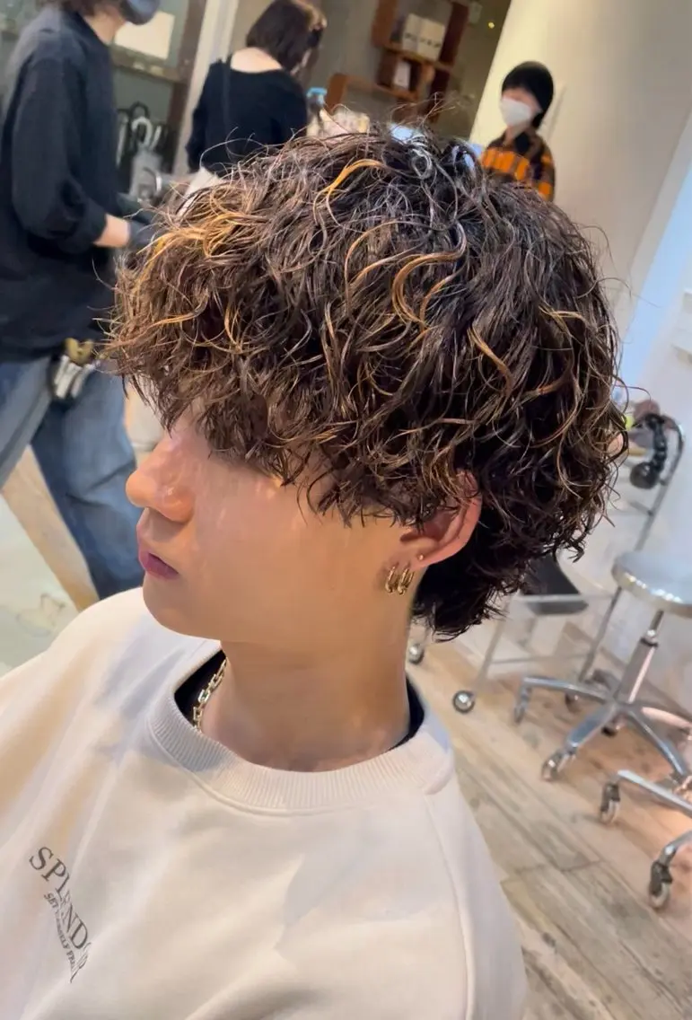 パーマ ウルフカット スパイラルパーマ 【fifth】渡部 永遠のヘアスタイル