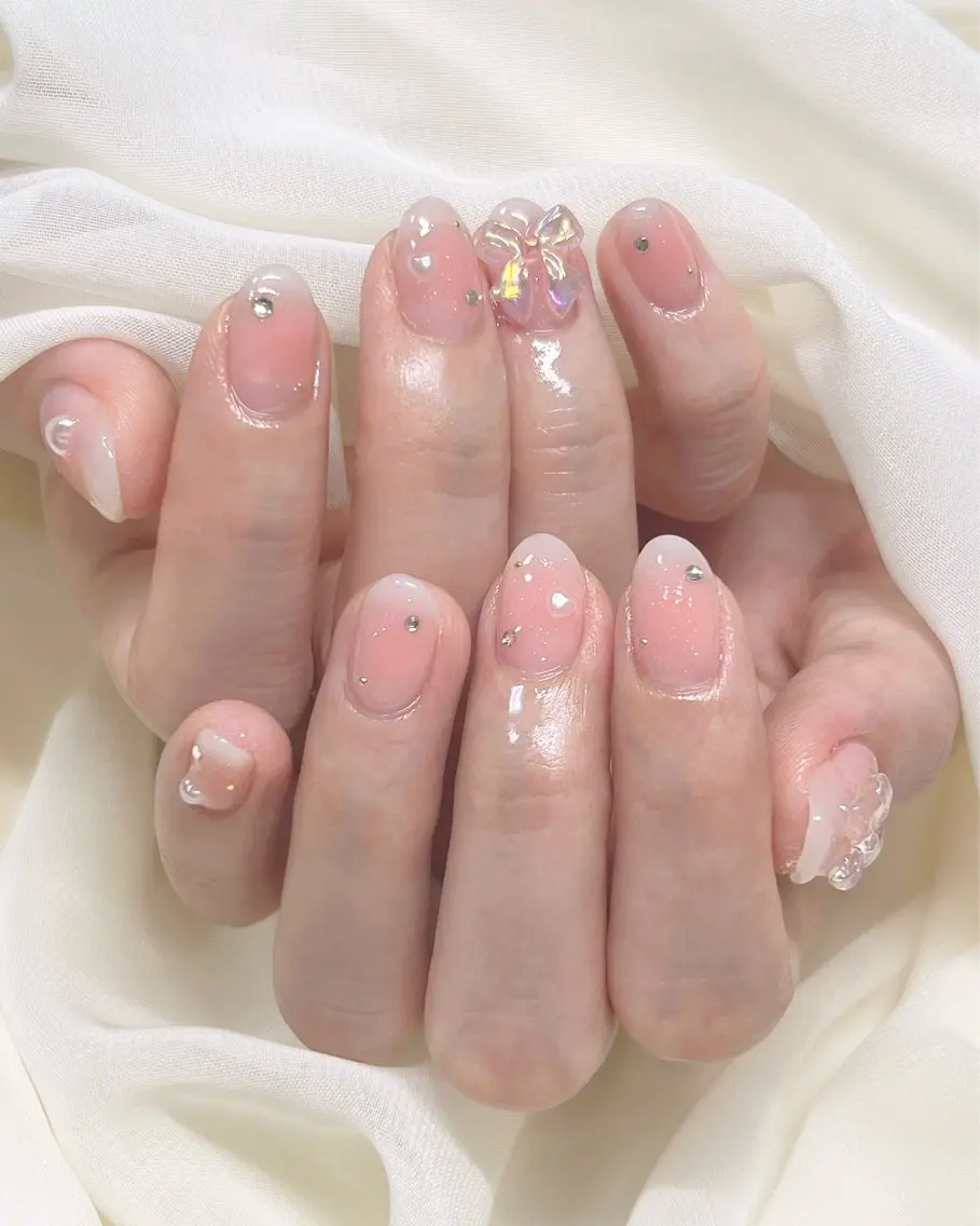 ネイル アートネイル チークネイル グラデーション ホワイト nail salon MUAのネイルデザイン