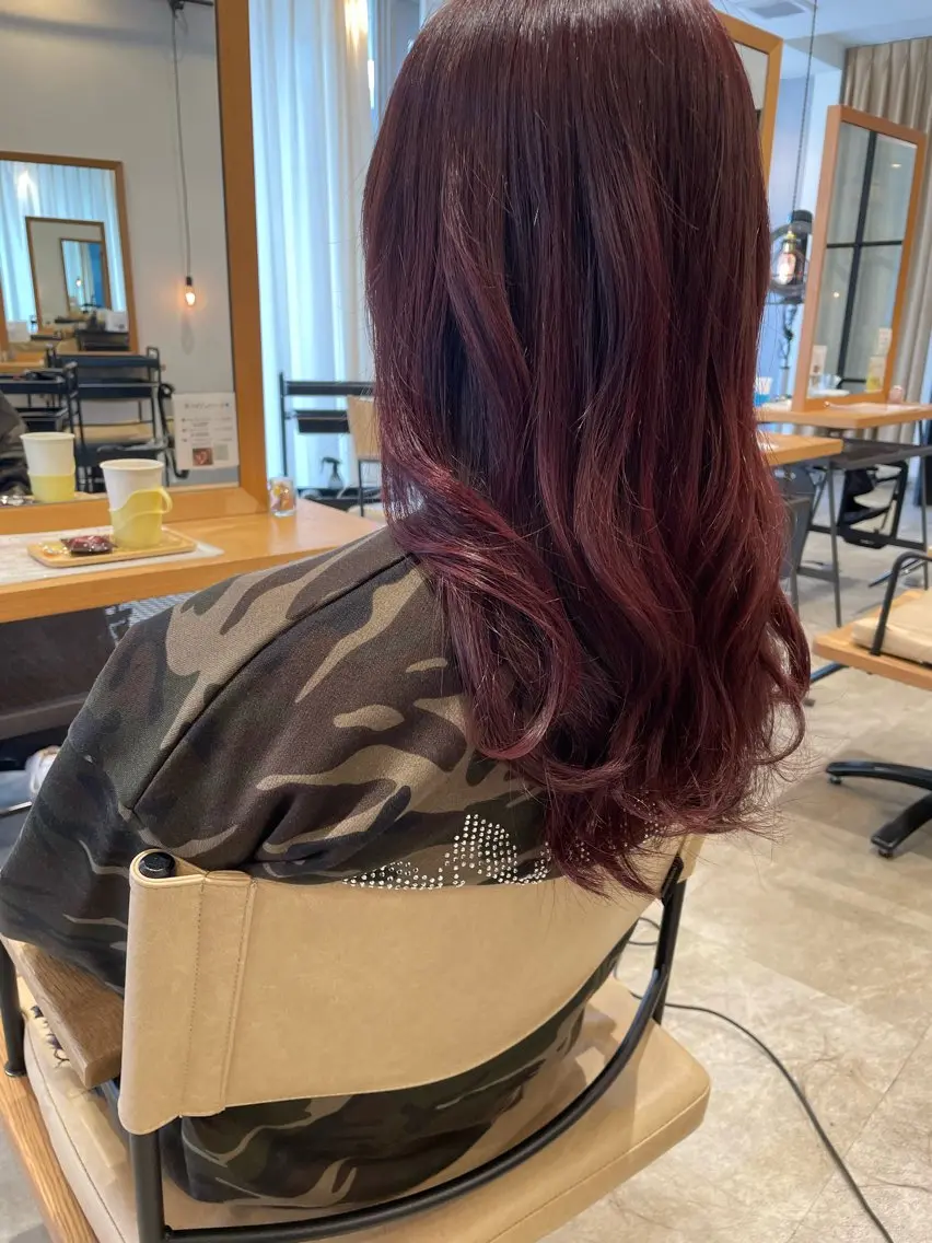 ロング カラー レッドカラー 田中 ゆいかのヘアスタイル