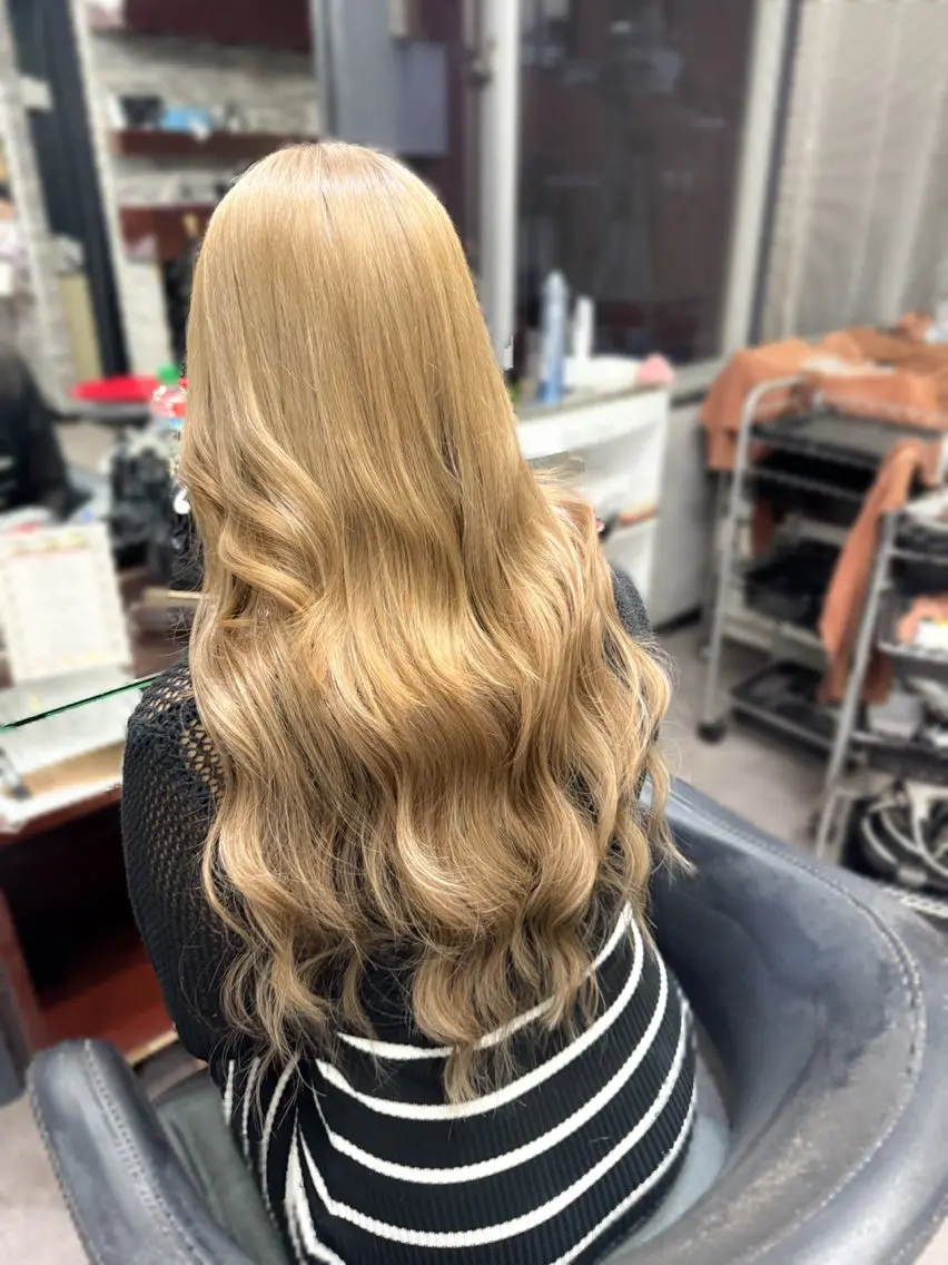 ロング カラー カット ヘアカラー トリートメント エクステ ハイトーンエクステ 🎩カズキ🎩のヘアスタイル