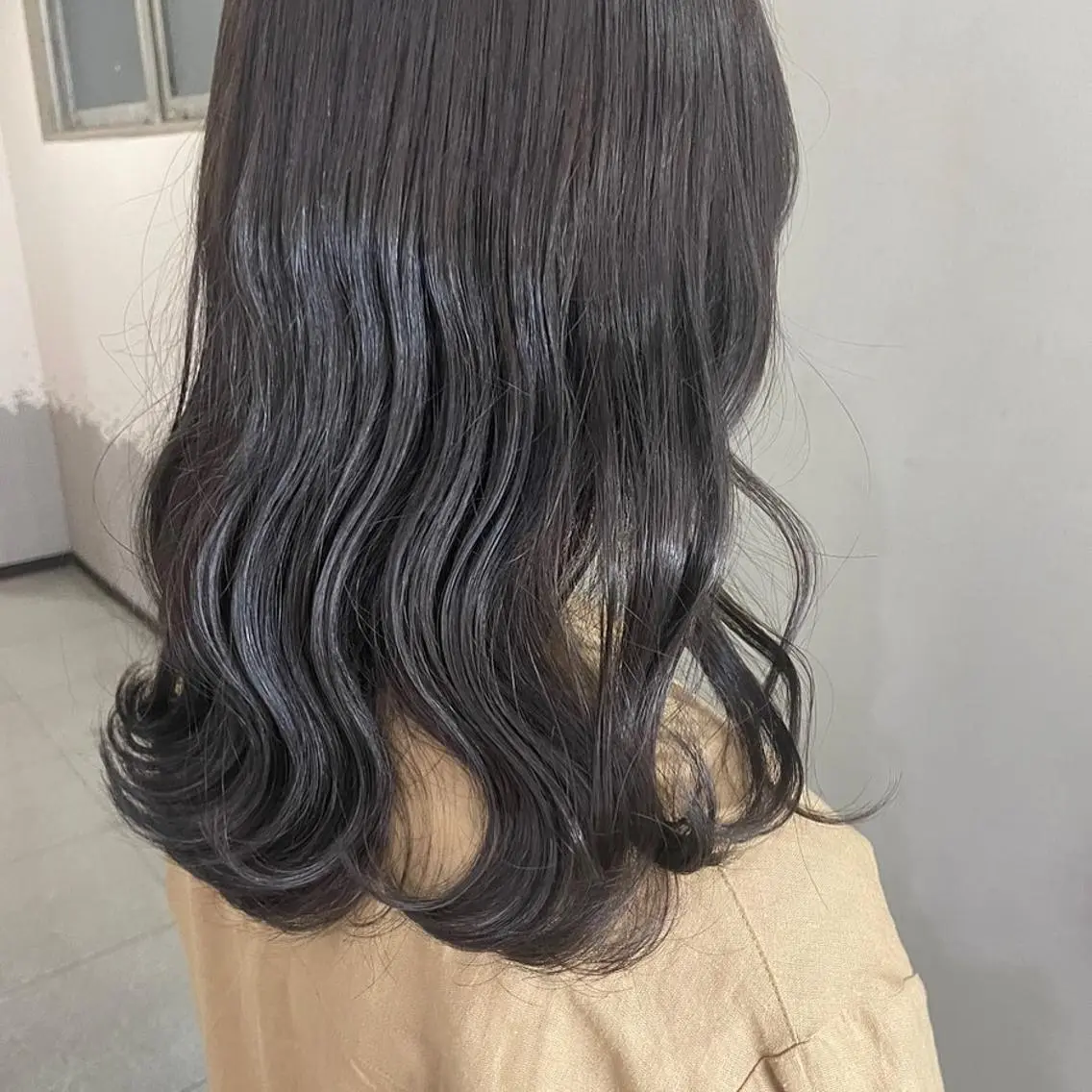 ミディアム カラー ブリーチ ダブルカラー イヤリングカラー トリートメント 吉村 夏椰のヘアスタイル