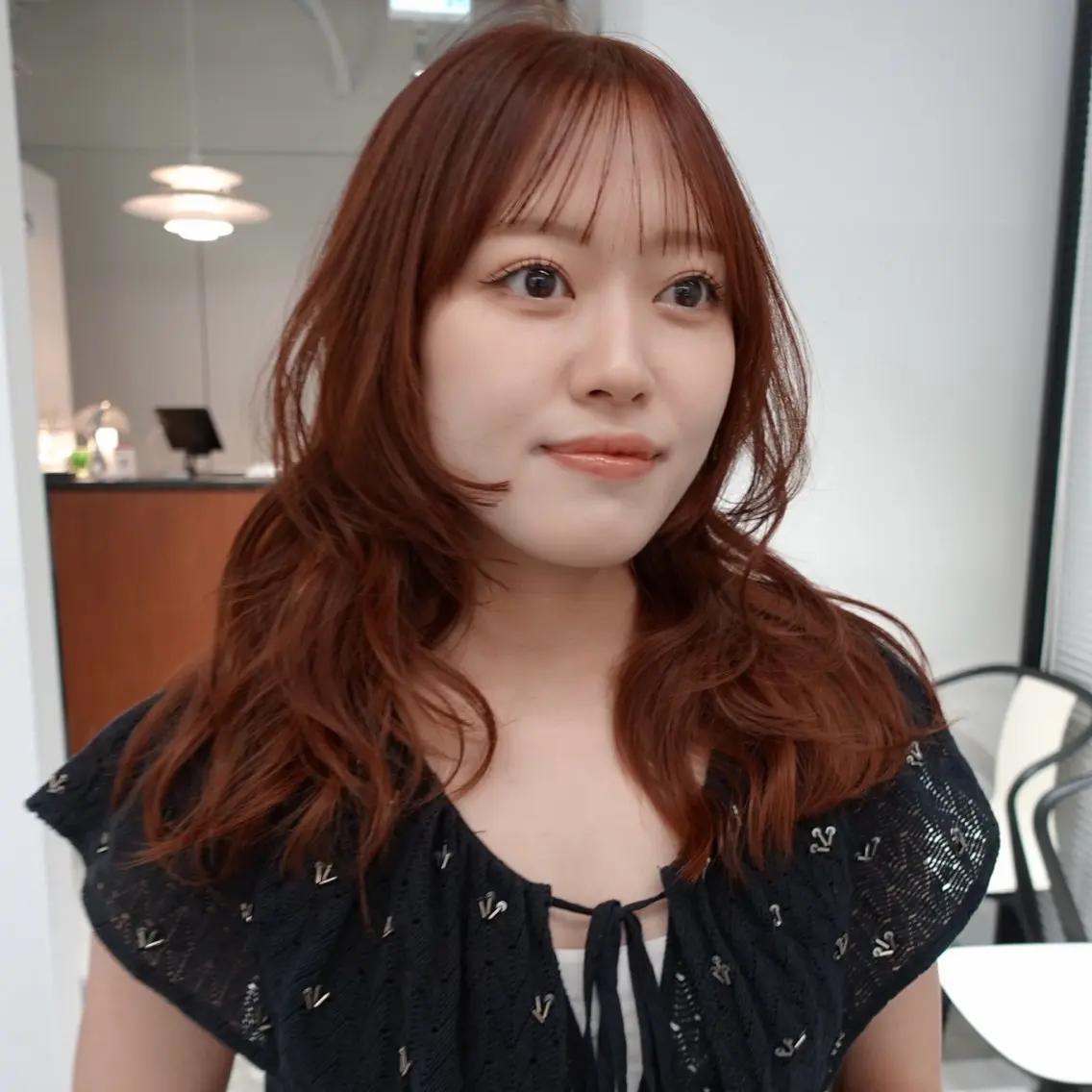 セミロング カラー ヘアアレンジ オレンジ レイヤーカット カット ヘアカラー 🌐サトウ リョウ🌐のヘアスタイル