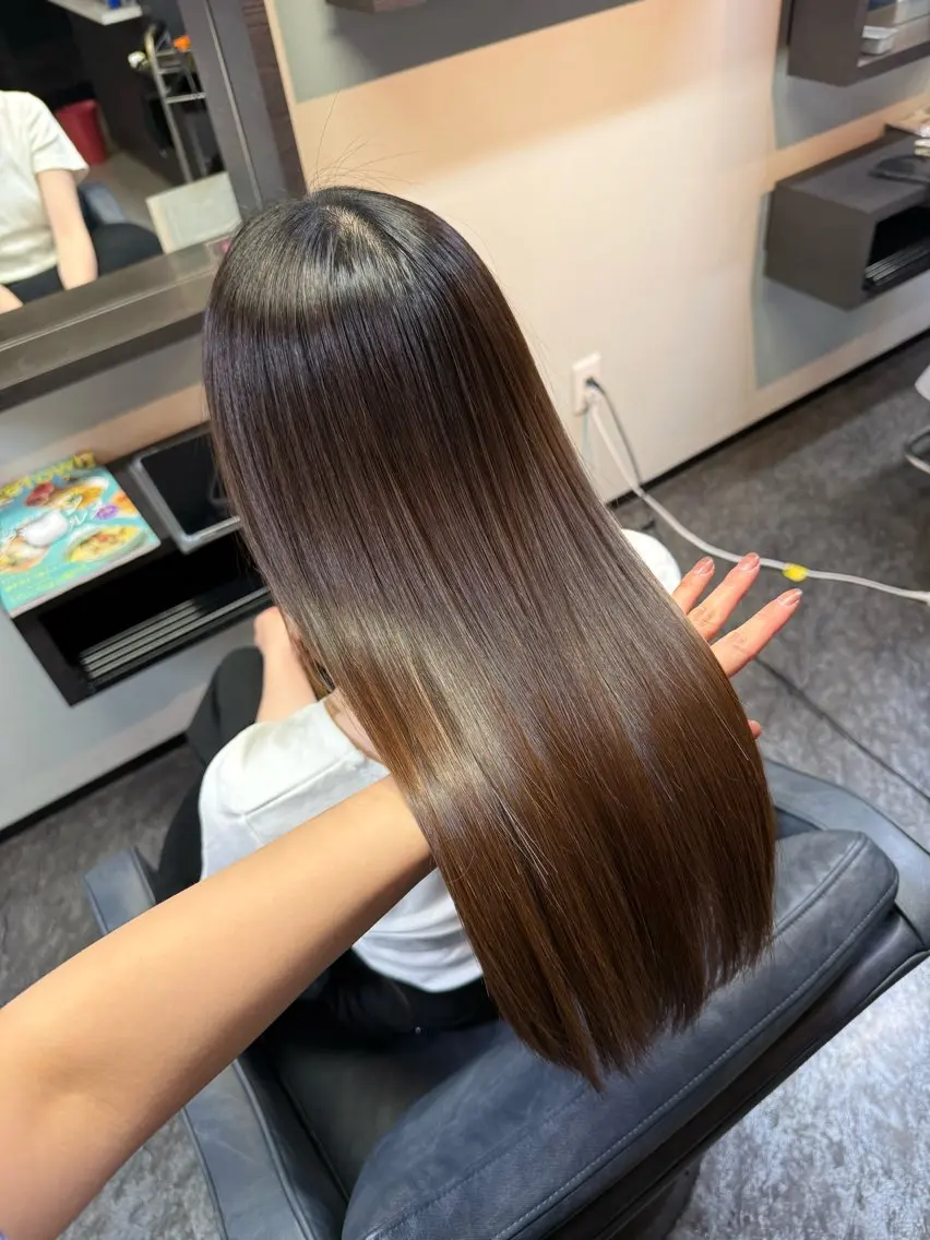セミロング 縮毛矯正 奴賀 詩のヘアスタイル