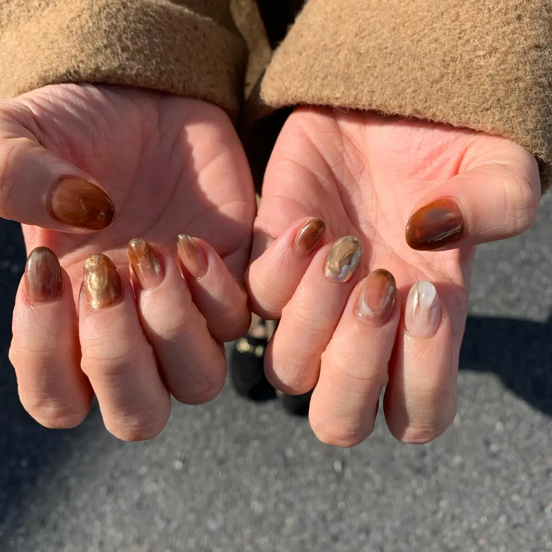 ネイル ブラウン 持ち込み ハンドネイル 佐藤 穂乃香のネイルデザイン