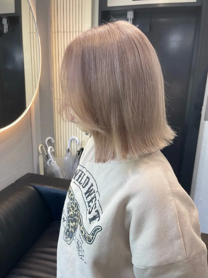 ミディアム カラー ベージュカラー ブリーチ ケアブリーチ デザインカラー ダブルカラー ヘアカラー トリートメント TATSUブリーチ/ ミルクティーベージュのヘアスタイル