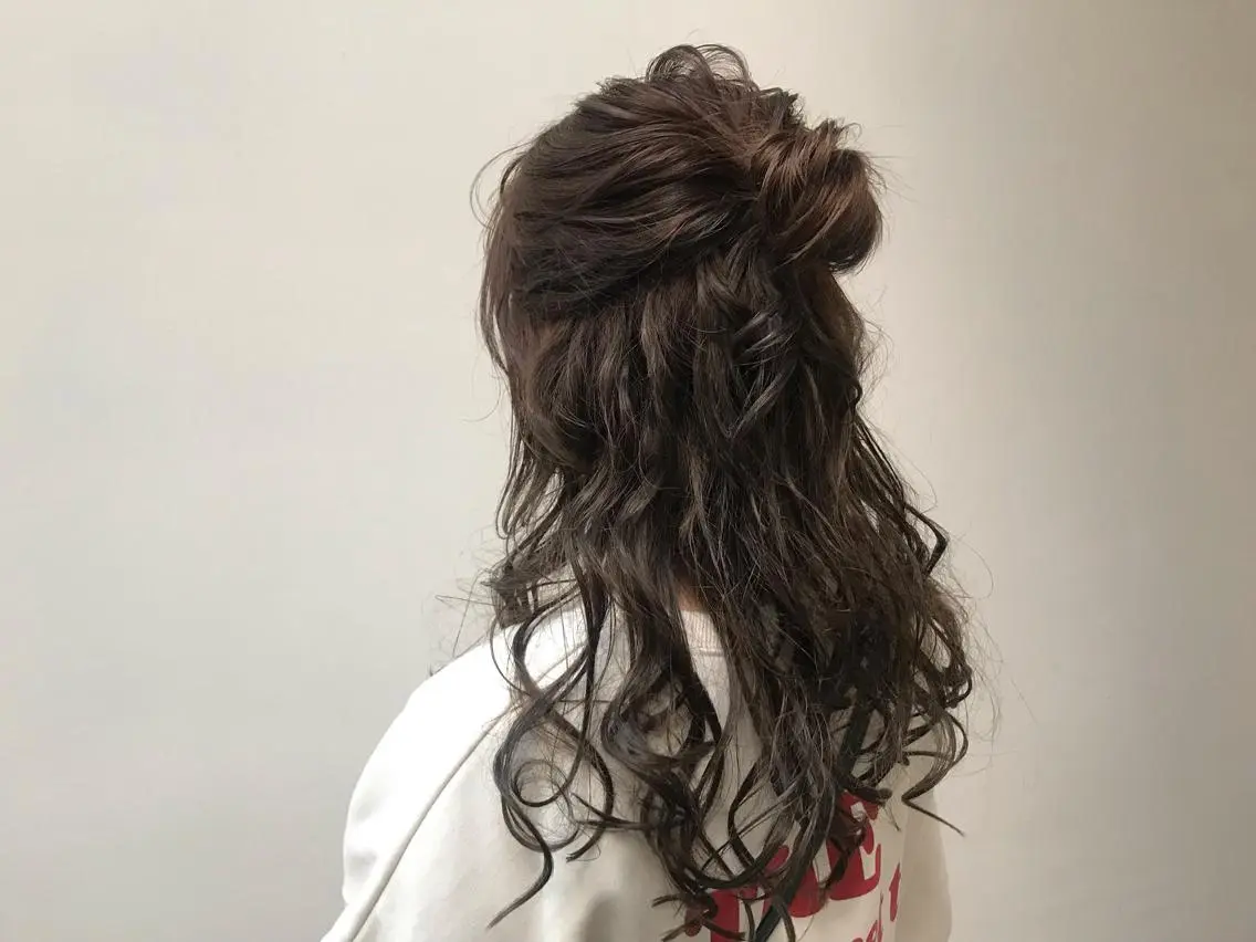 ロング カラー ヘアアレンジ ハーフアップ 土屋 紗也果のヘアスタイル