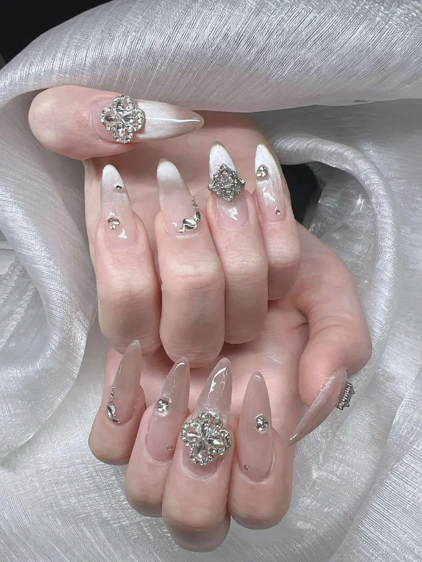 ネイル 長さ出し グラデーション 卒業式 キラキラネイル マグネットネイル ハンドネイル Lee Nailsのネイルデザイン