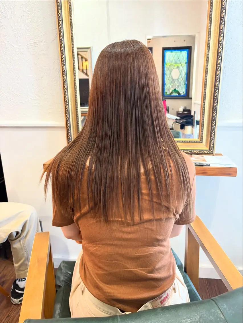 ロング カラー ベージュカラー ブリーチ ミルクティーベージュ ブリーチなしカラー カット ヘアカラー トリートメント 江原 彩華のヘアスタイル