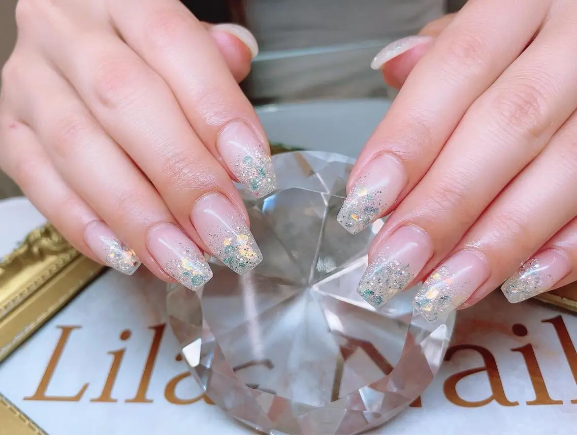 ネイル オーロラネイル フレンチネイル ジェルネイル グラデーション ハードジェル Lilas Nailのネイルデザイン