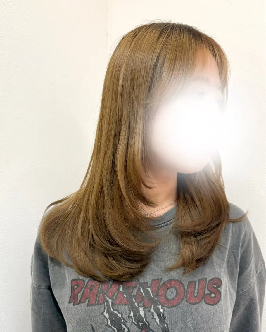ロング 顔まわりレイヤー 顔周りカット レイヤーカット 浦辻 夏紀のヘアスタイル