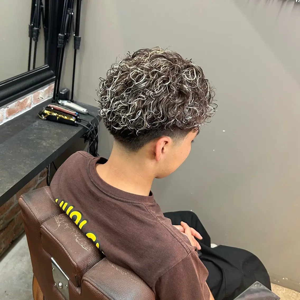 ショート カラー パーマ メンズ メンズメッシュ メンズパーマ メッシュ カット ヘアカラー パーマ 💈針金パーマ/ ソフトアフロ💈望愛のヘアスタイル