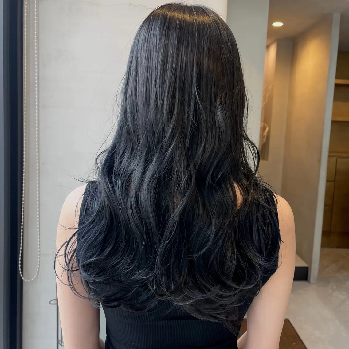 ロング カラー 黒髪 ブルーカラー ブルーブラック 韓国風ヘア レイヤーカット カット ヘアカラー なな/ICI/レイヤ ーパーマ/上前津のヘアスタイル
