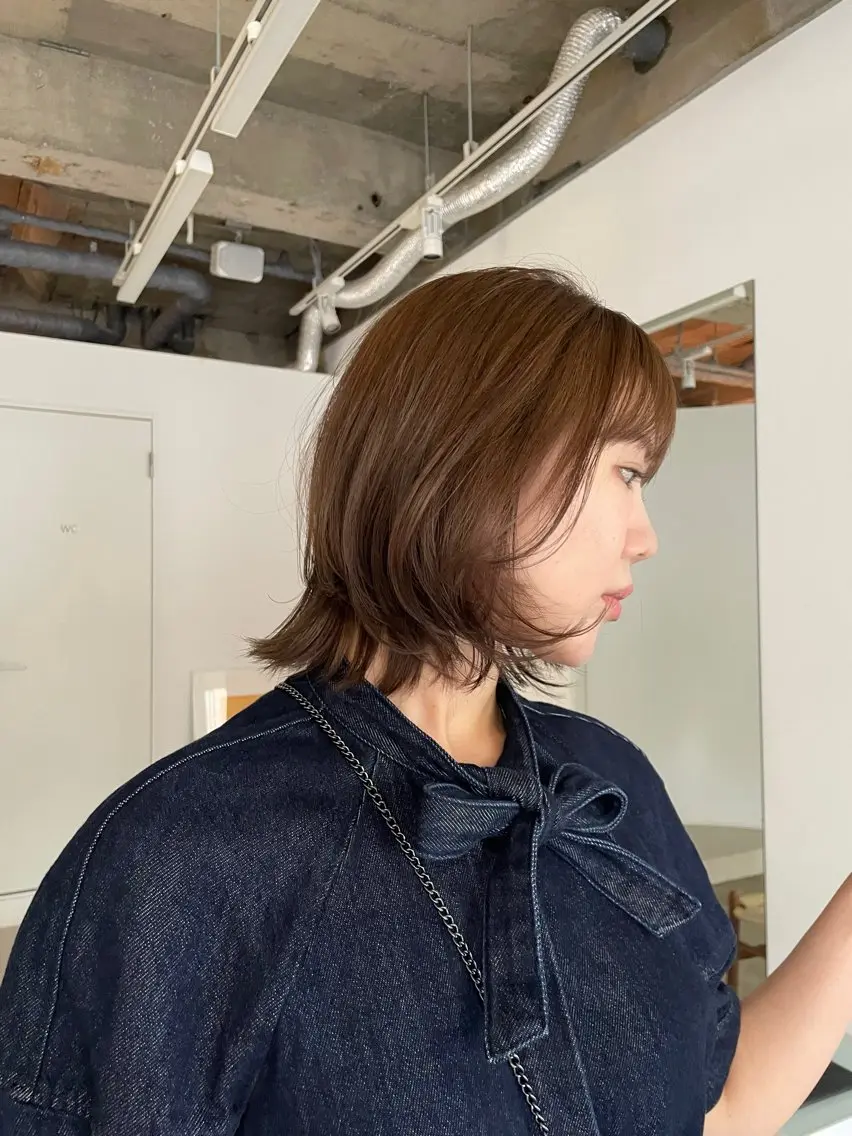 ミディアム カラー レイヤーカット カット ヘアカラー トリートメント H I ＮＡのヘアスタイル