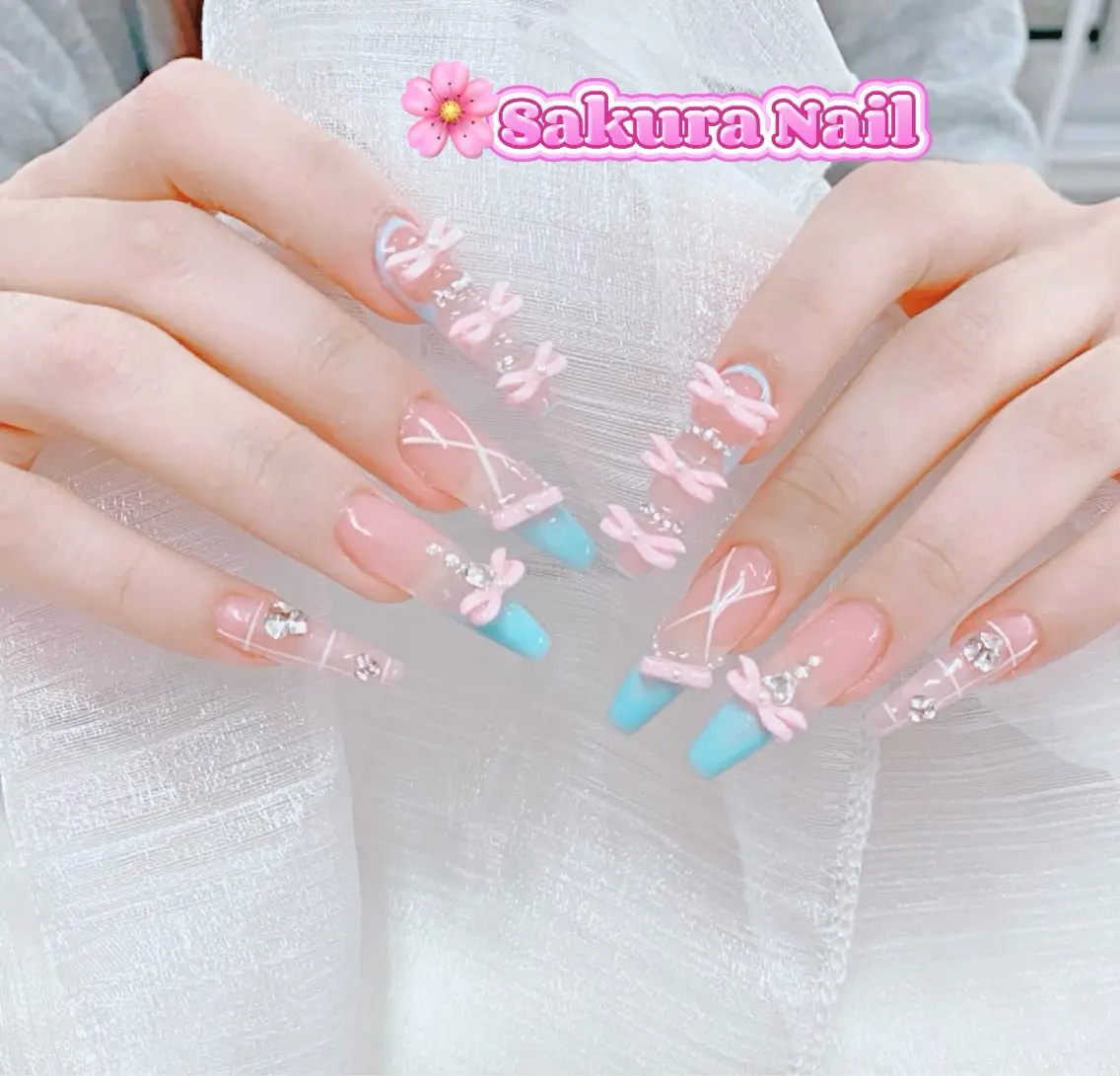 ネイル アートネイル オーロラネイル ボルドー チークネイル フレンチネイル ハンドネイル Sakura Nail Salonのネイルデザイン