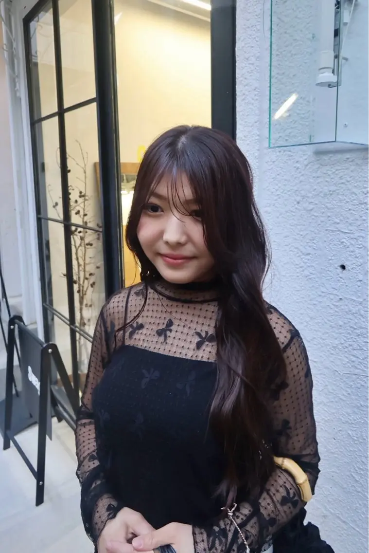 ロング momo / カラー、カットモデルのヘアスタイル
