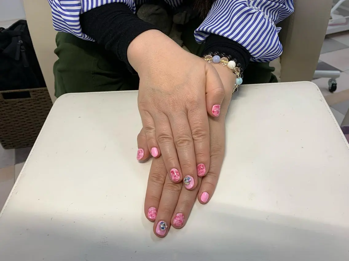ネイル 大理石ネイル(マーブル) 持ち込み ショートネイル ミュール ビューティーサロンのネイルデザイン