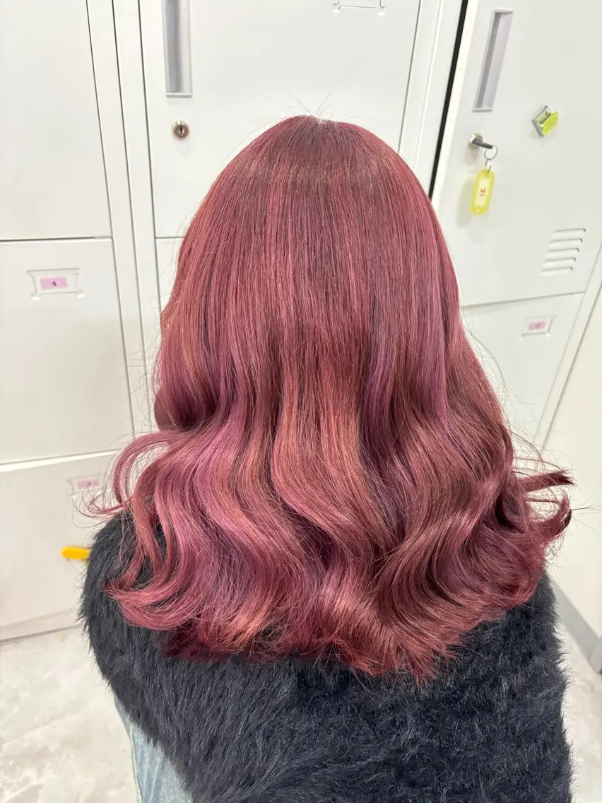 セミロング カラー ヘアカラー 🐈‍⬛momo🐾 ブリーチ・Wカラーのヘアスタイル