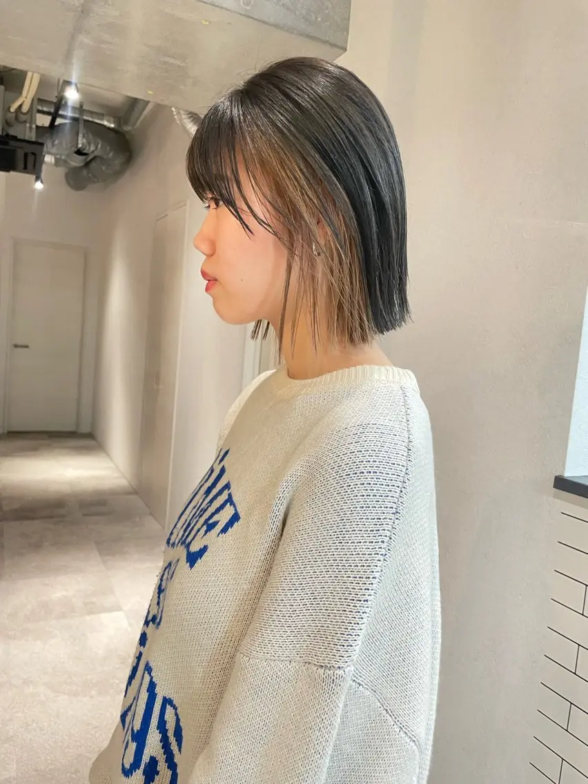 ミディアム カラー ブリーチ かきあげバング カット ヘアカラー 久保田 千尋のヘアスタイル