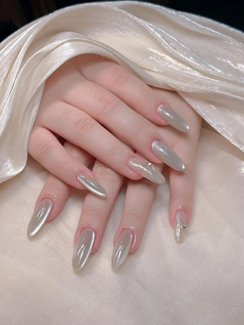 【ジェルオフ無料】Hand ◇マグネットor フラッシュネイル🧲パーツ二個付き💠の写真