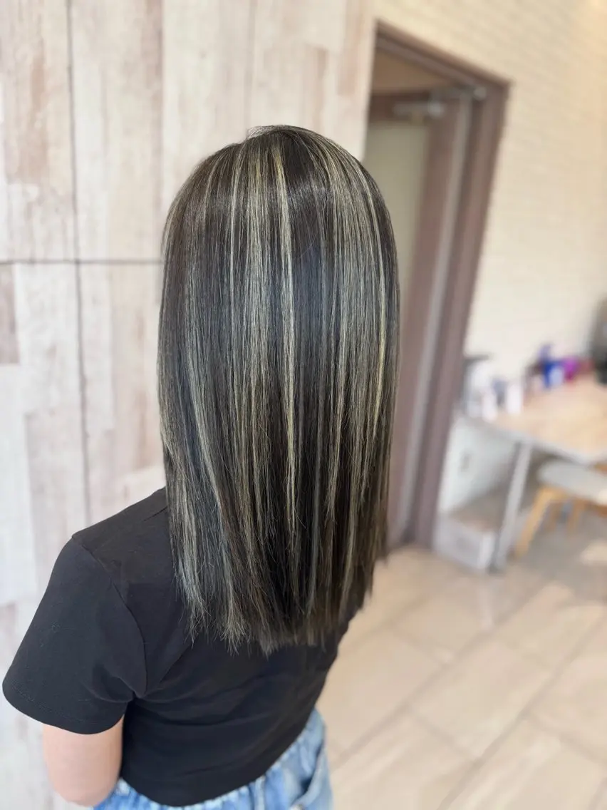 ミディアム カラー ハイライトカラー ハイライト カット ヘアカラー トリートメント 仙台×ブリーチ 斎藤相慶のヘアスタイル