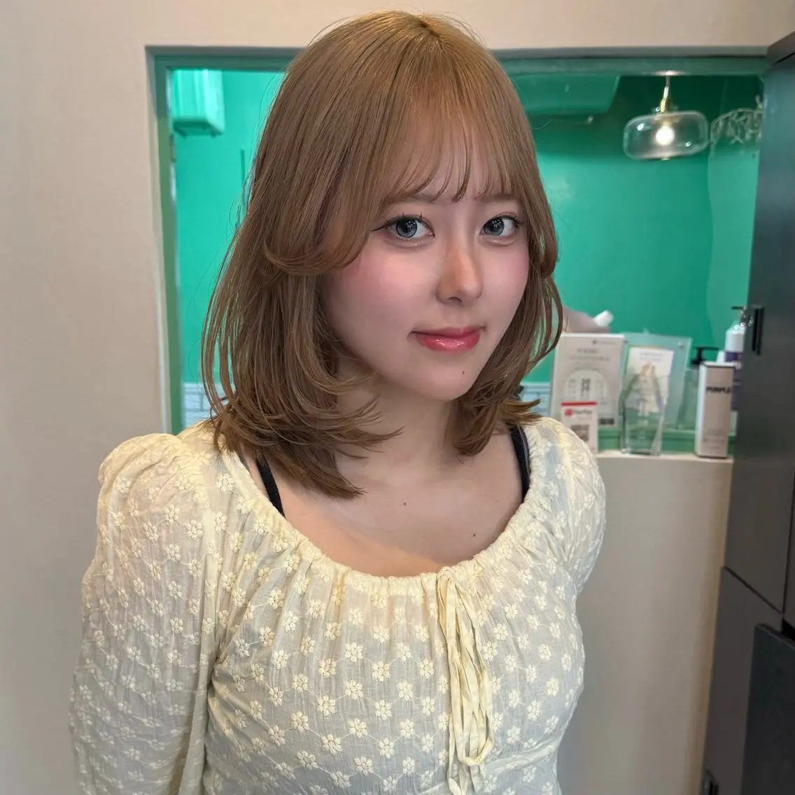 ミディアム ミディアムレイヤー レイヤーカット ヘアカラー ハイトーン🎀 MIYU💖のヘアスタイル