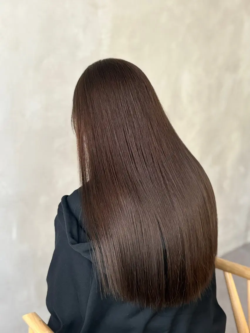 セミロング ヘアカラー omocha umiのヘアスタイル