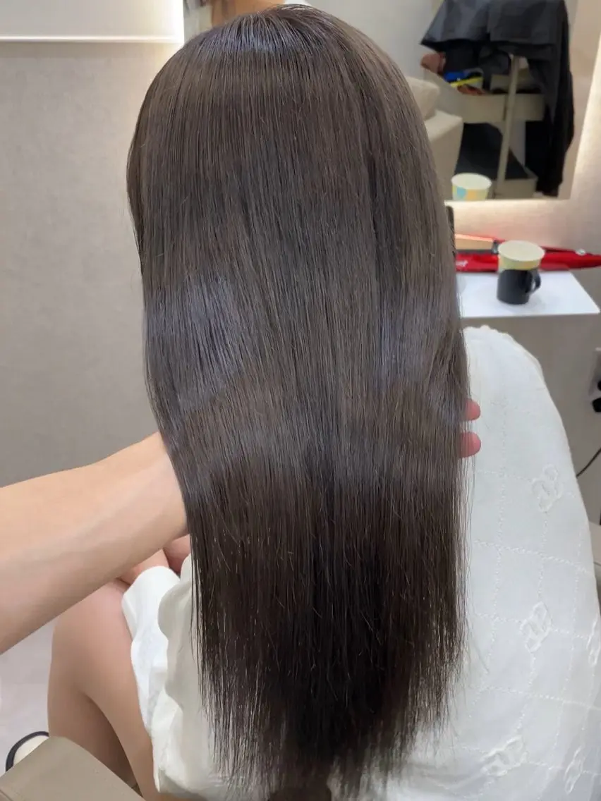 カラー グレージュ 韓国🇰🇷レイヤー 似合わせ顔まわりのヘアスタイル