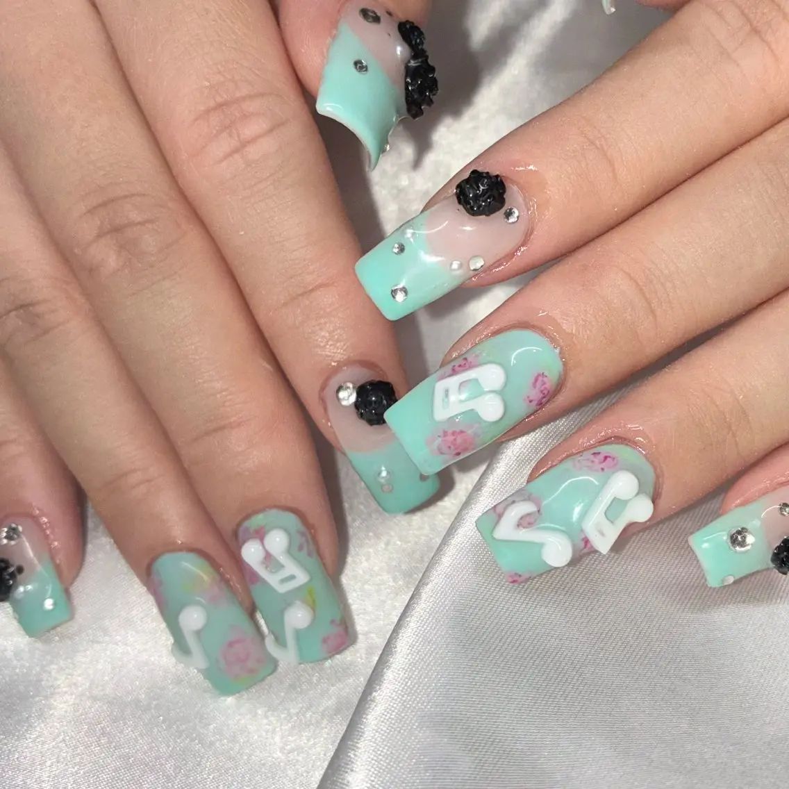 ネイル Nail ヌシん家 AKANEのネイルデザイン