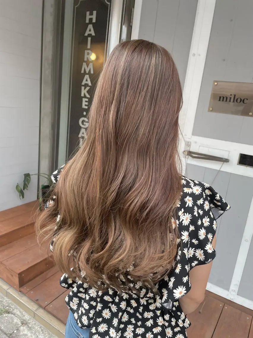 ロング ハイライト miloc かおりのヘアスタイル