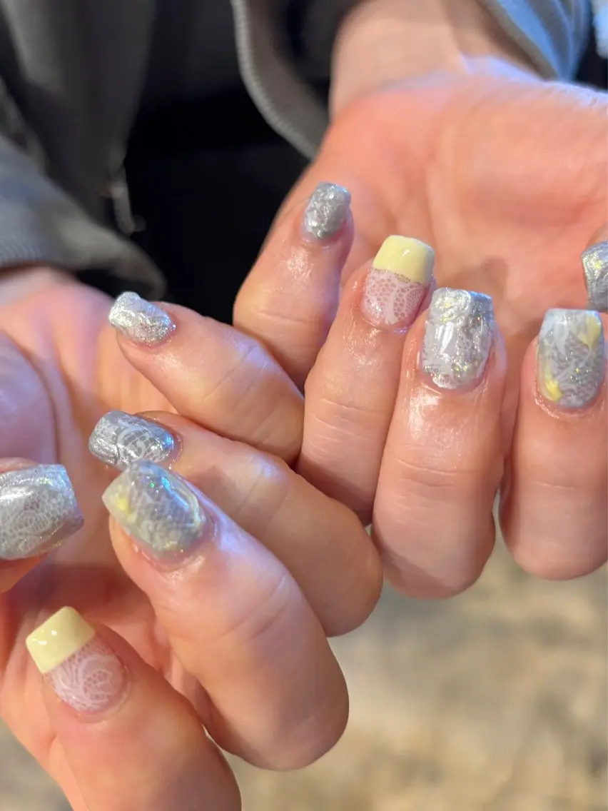 ネイル レース ニュアンスネイル 黄色 ハンドネイル Seis Hinakoのネイルデザイン