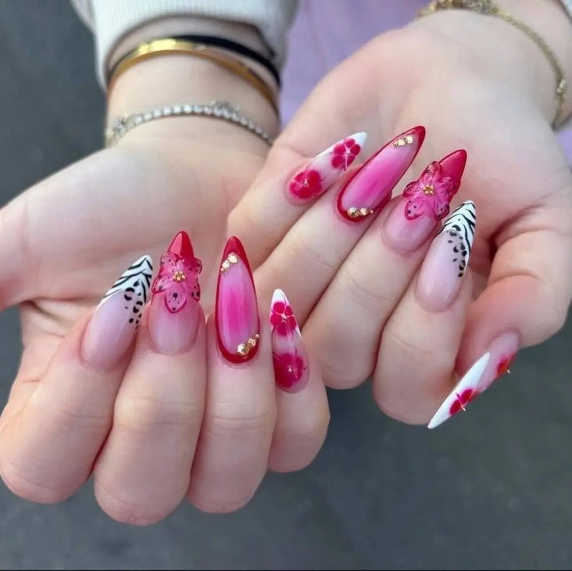 ネイル キラキラネイル 韓国ネイル 持ち込み シンプルネイル ワンホンネイル ハンドネイル Blingg NailStudioのネイルデザイン