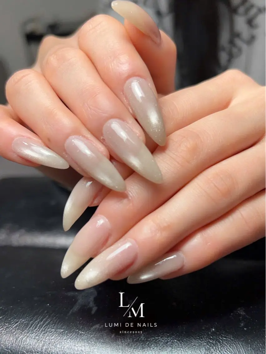 ネイル グラデーション ラメ(グリッター) マグネットネイル ミラーネイル ニュアンスネイル ハンドネイル Lumi de nailsのネイルデザイン