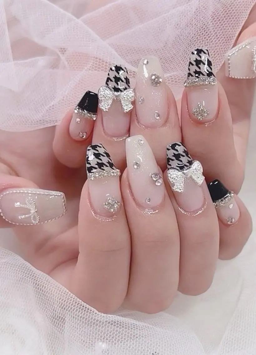ネイル マグネットネイル ピンク ネイルチップ 冬ネイル クリスマス ハンドネイル Lee Nailsのネイルデザイン