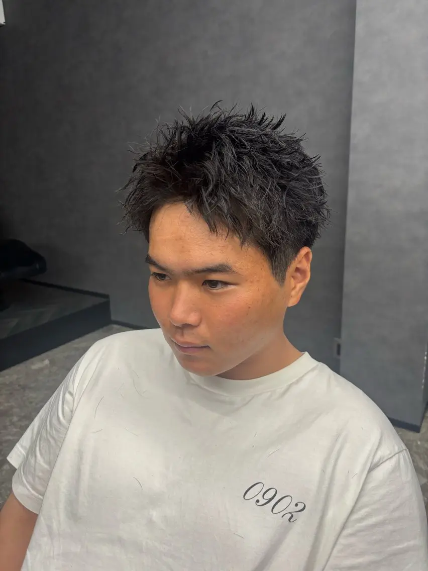 パーマ メンズ メンズパーマ スパイキーショート 西嶋 大凱のヘアスタイル