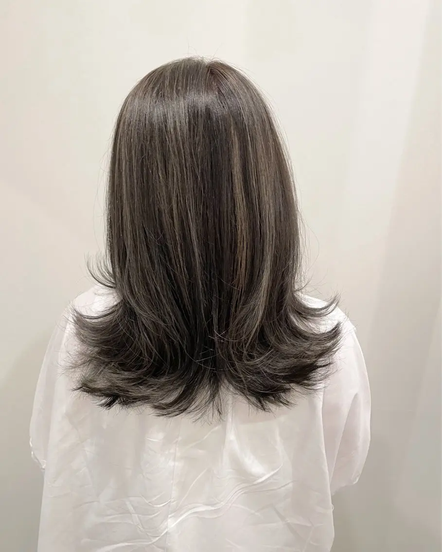 ミディアム カラー バレイヤージュ ハイライトカラー ハイライト レイヤーカット ニュアンスカラー🫧 加納のヘアスタイル