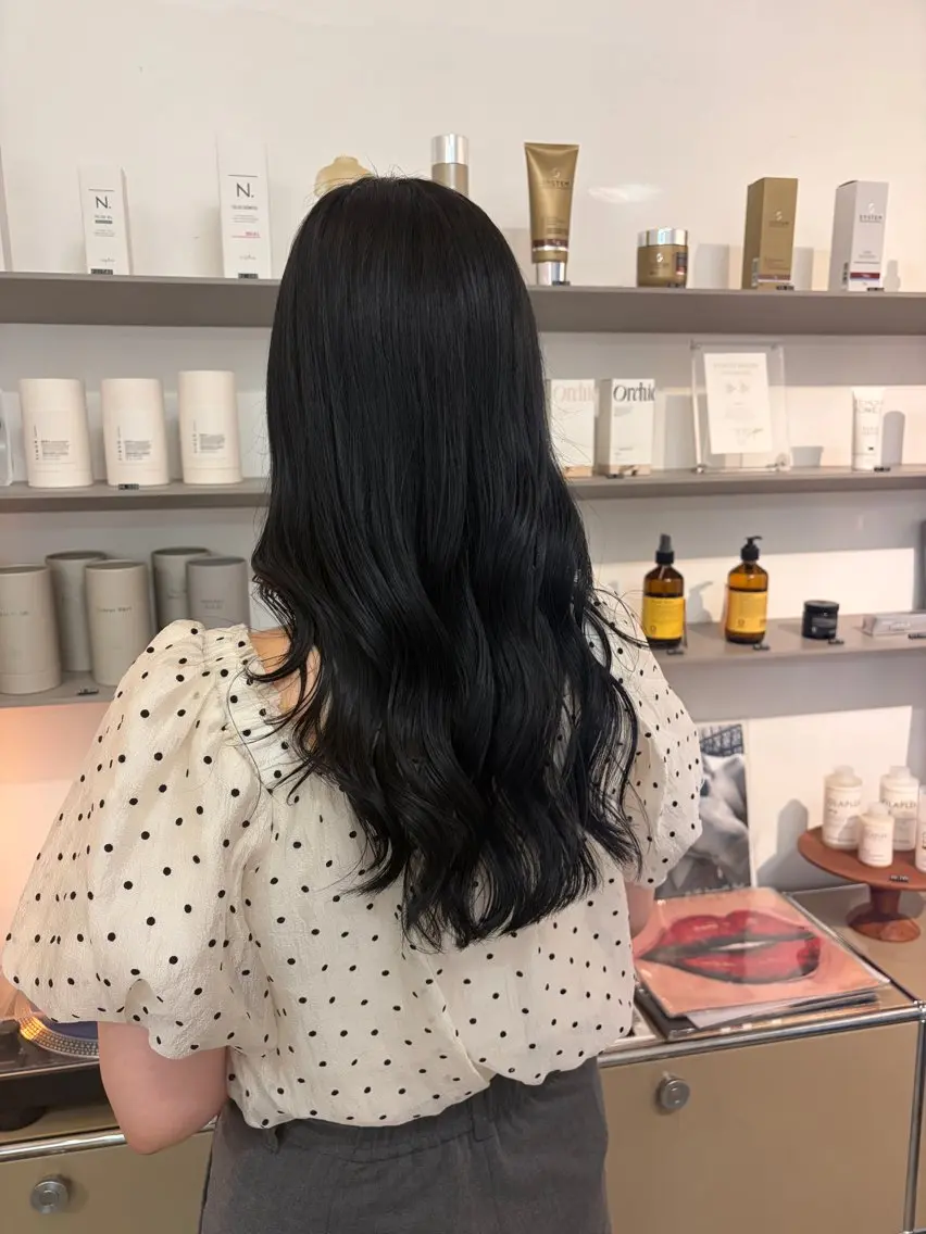 カラー 黒髪 ブルーカラー ブルーブラック ヘアカラー キラ/縮毛矯正 /ダブルカラーのヘアスタイル