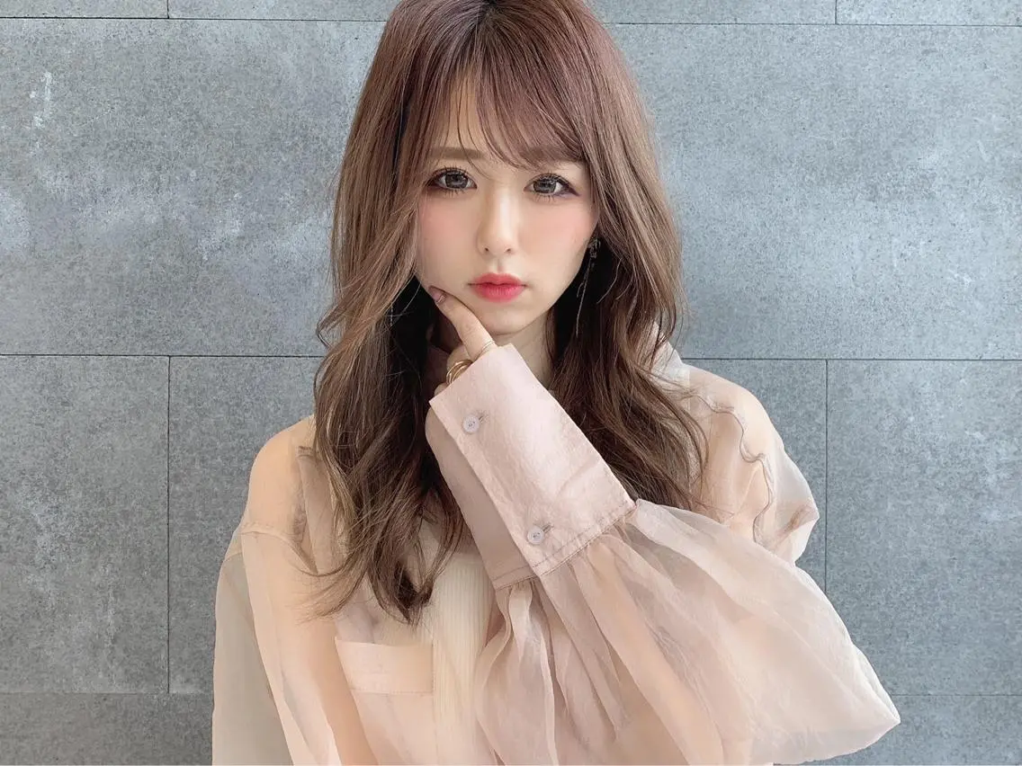 セミロング YOKOI SHINJIのヘアスタイル