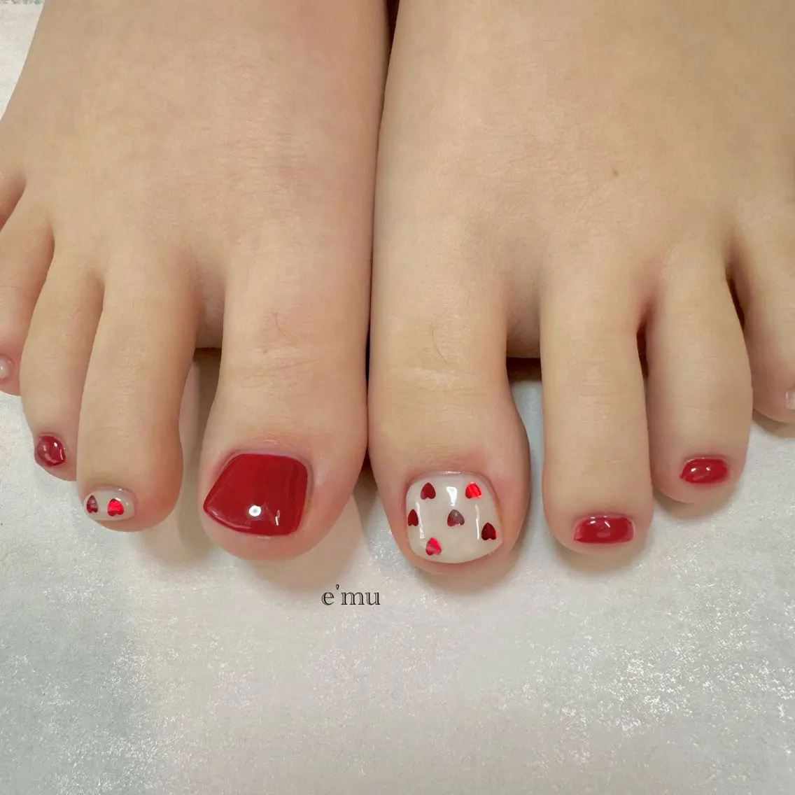 ネイル フットネイル ハート ハンドネイル フットネイル nail salon e'mu💐のネイルデザイン