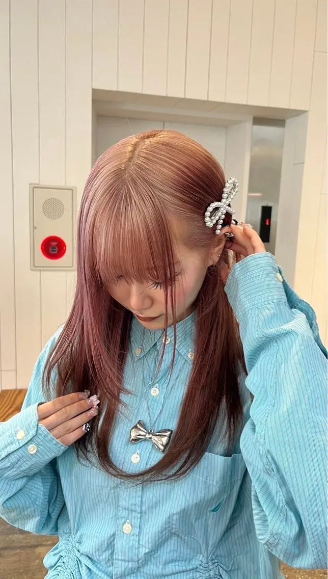 ロング フカミ マナカのヘアスタイル