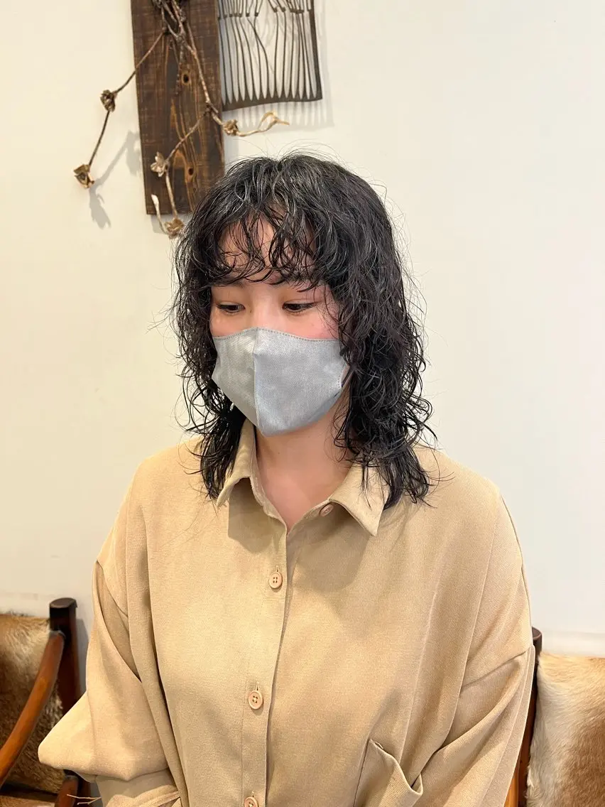 ミディアム ミディアムパーマ ウルフカット カット パーマ sizuk natsukiのヘアスタイル